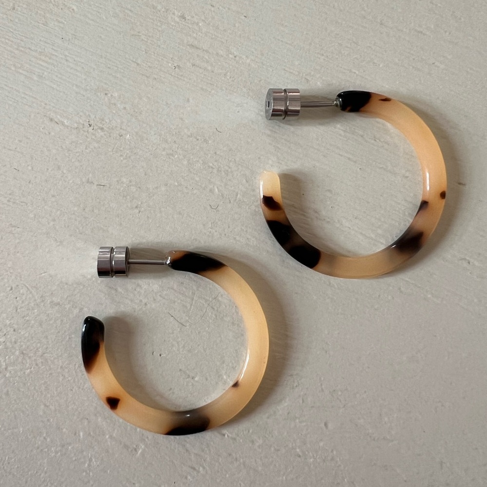 Machete Blonde Tortoise Mini Hoop Earrings